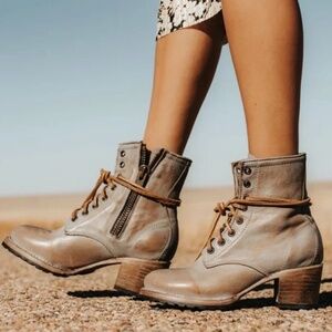 FREEBIRD Cavalier Ankle Bootie in Gravel size 7